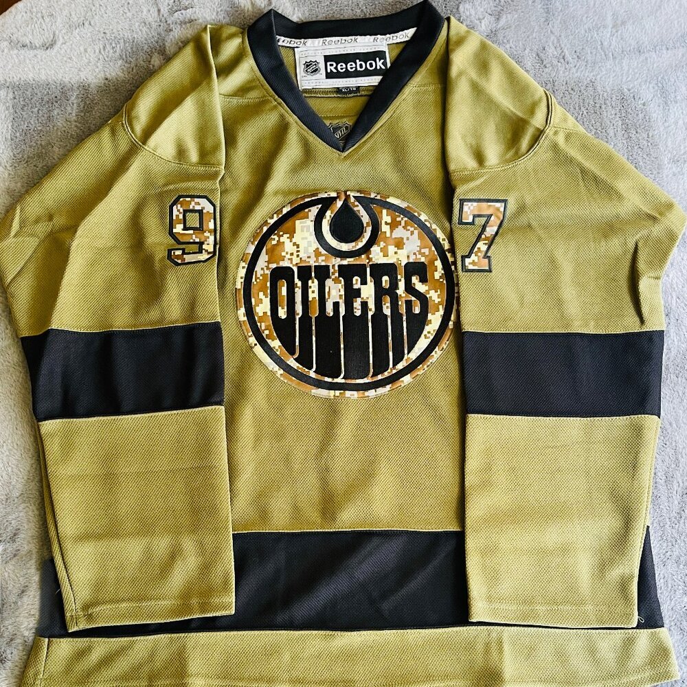 Reebok Edmonton Oilers Veterans Day McDavid jersey - Picture 1 of 2